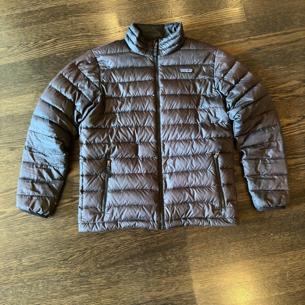 black patagonia down puffer sweater jacket